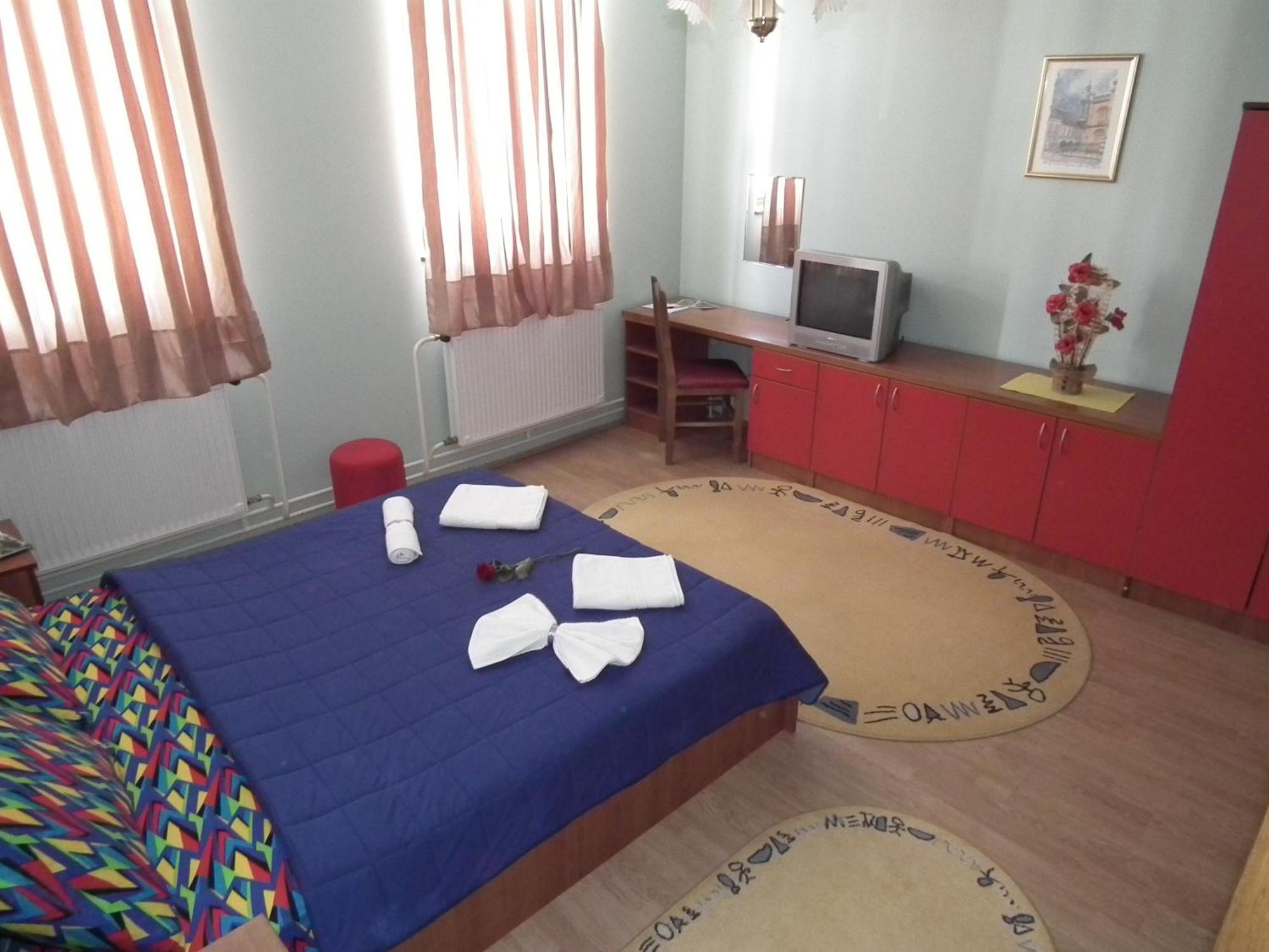 Naša Tvrđava Guest Accommodation Novi Sad Esterno foto