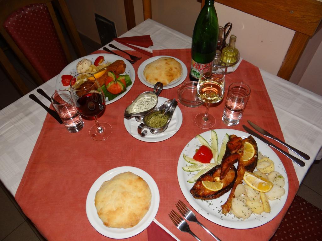 Naša Tvrđava Guest Accommodation Novi Sad Esterno foto