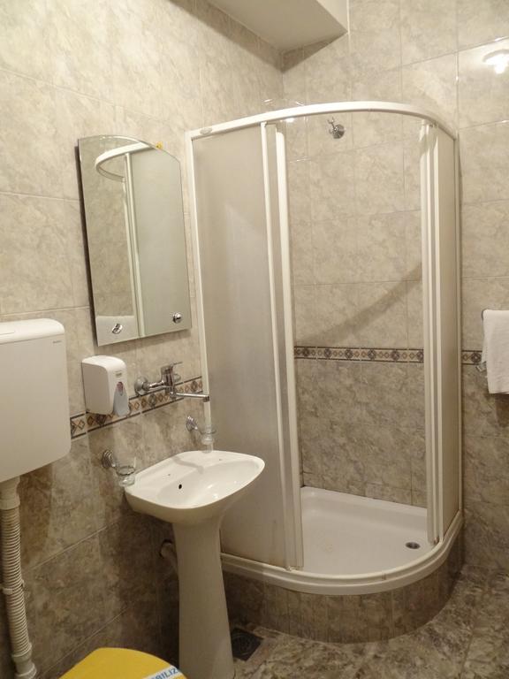 Naša Tvrđava Guest Accommodation Novi Sad Esterno foto