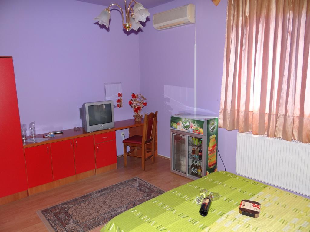Naša Tvrđava Guest Accommodation Novi Sad Esterno foto