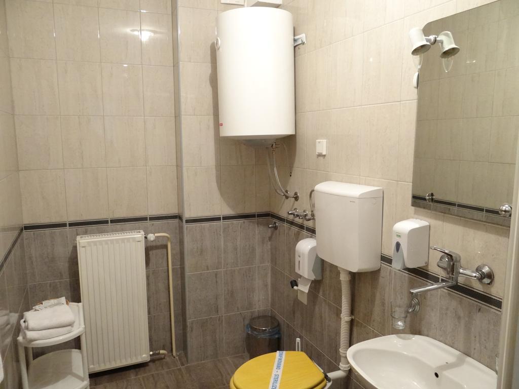 Naša Tvrđava Guest Accommodation Novi Sad Esterno foto